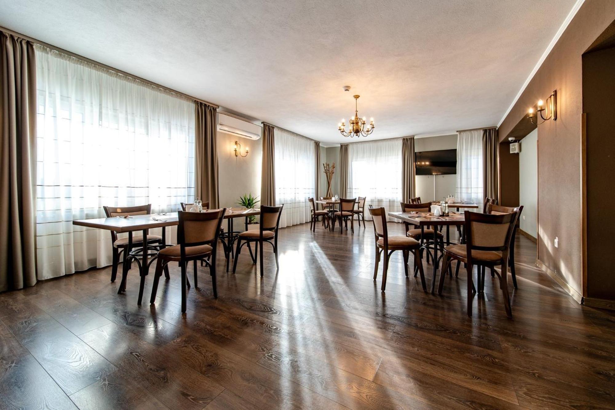 Areo Hotel & Restaurant Bradesti Exteriér fotografie